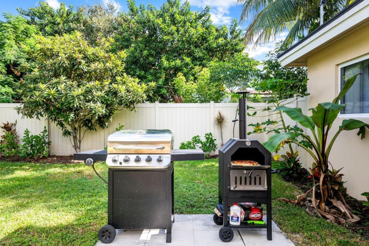 Modern Bungalow Near Wilton Drive I Pool Table Fort Lauderdale Exterior photo